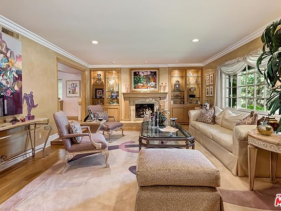 4th image of 19421 Greenbriar Dr