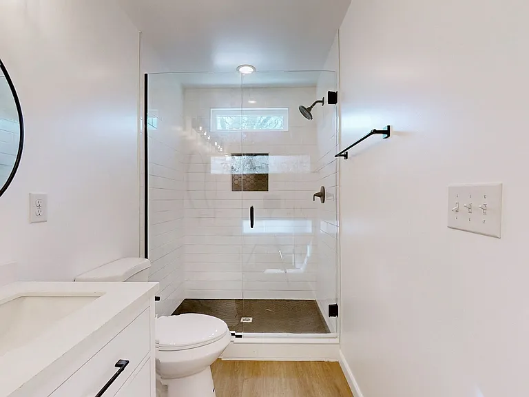 538 E State St — Photo 14