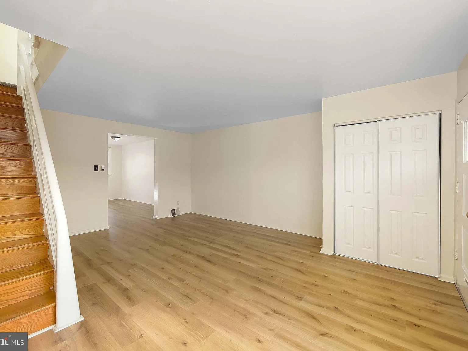 3 bed, 2.0 bath, 1120 sqft, $2,200 — Photo 4