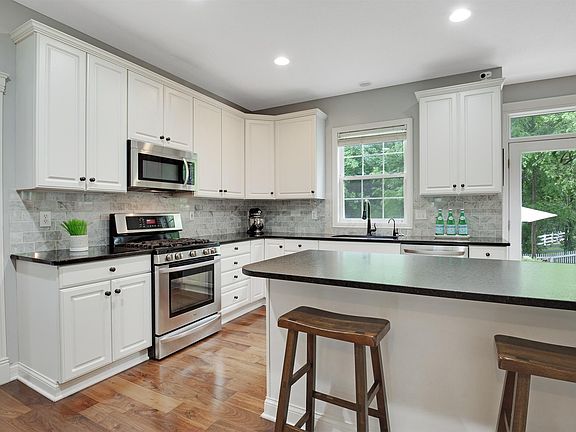 5th image of 7167 Brooks Close