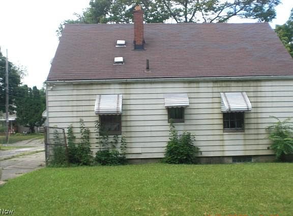 2nd image of 1023 Winton Ave