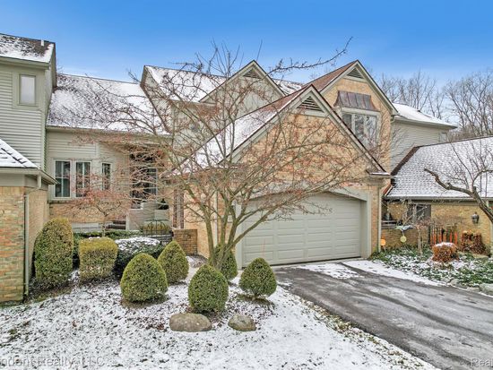 37432 Legends Trail Dr #7, Farmington, MI 48331