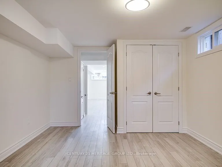 293 Labrador Dr #B — Photo 8