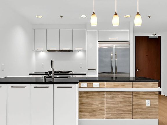 3rd image of 631 Folsom St APT 4D