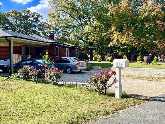 2nd image of 3926 Arvin Dr