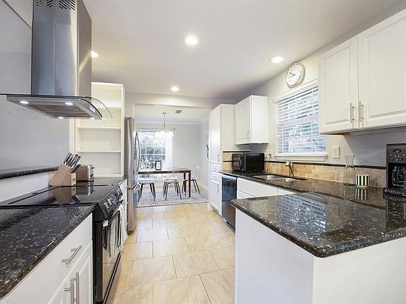 3rd image of 803 Carlingford Ln