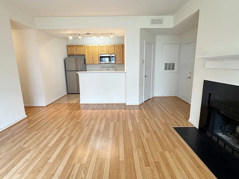 3920 Penderview Dr #303 — Photo 9