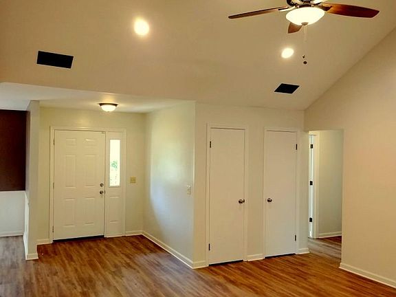 EXPANSIVE FAMILY ROOM WITH VAULTED CEILINGS!