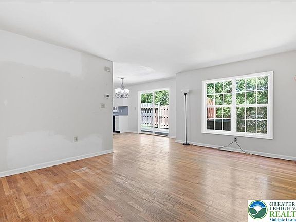 3rd image of 509 Walnut Grove Rd