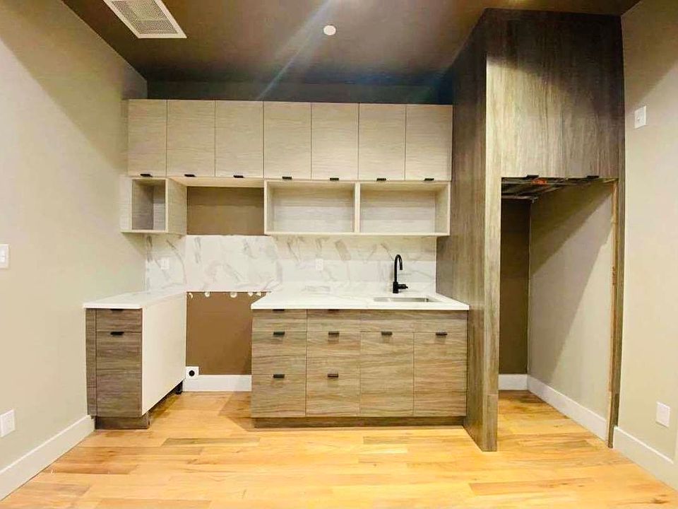 2nd image of 149 Stanhope St #1