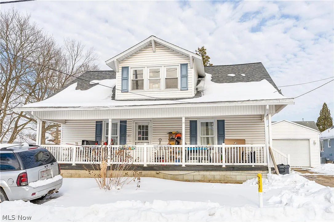 221 Fetter Ln E photo 1
