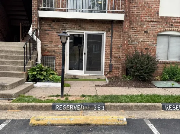 221 N Fillmore Ave Unit 6, Sterling, VA 20164