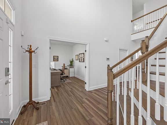 4th image of 143 Thicket Ct