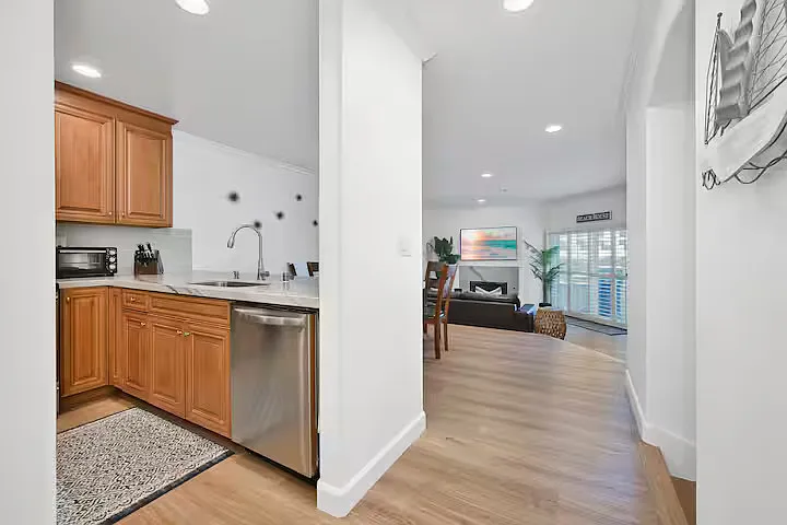900 Pacific Coast Hwy #111 — Photo 12