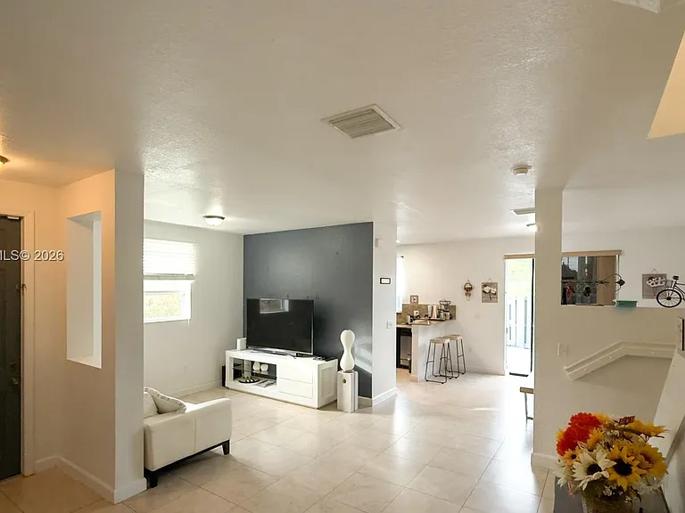 1001 NE 208th St — Photo 5