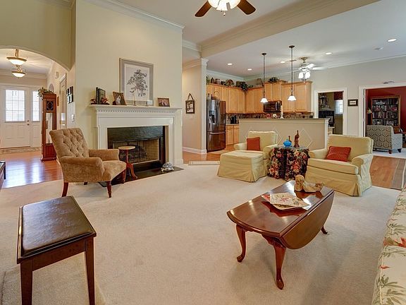 4th image of 1093 Creekwood Cir