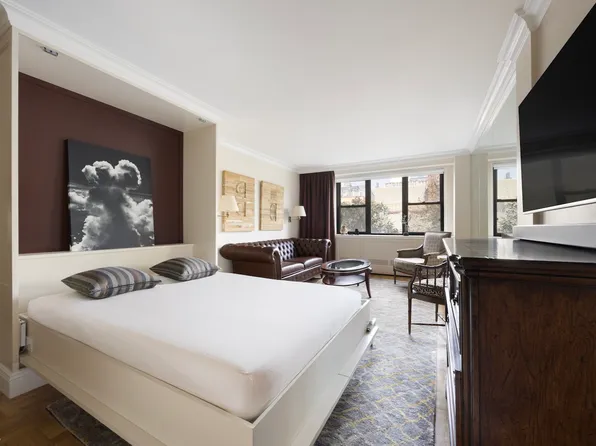 230 East 15th Street image 5 of 7