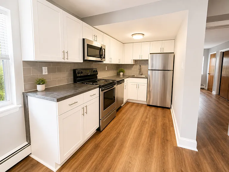 101 S Chestnut St — Photo 3