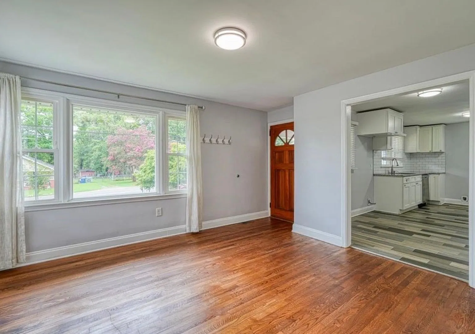215 Collins Avenue — Photo 3