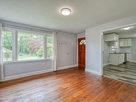 3rd image of 215 Collins Ave