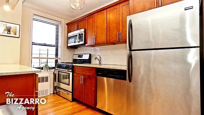 Sold by Bizzarro Agency | media 16