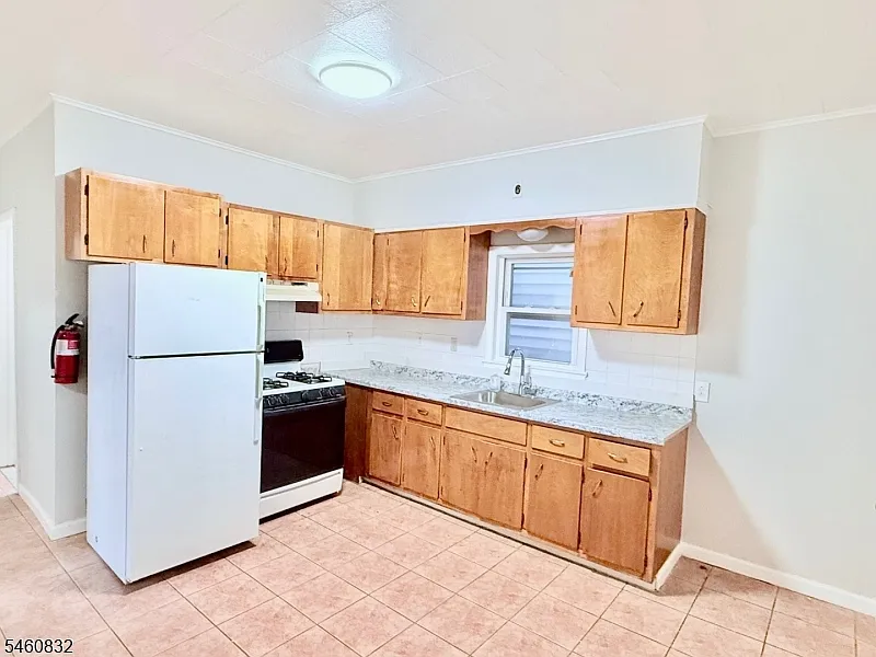 3 bed, 1.0 bath, $2,200 — Photo 4