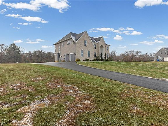 3rd image of 8 Katie Dr