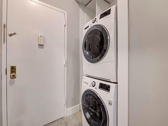 3rd image of 449 W 51st St APT 3R