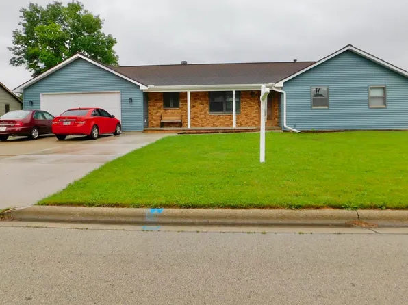 802 Meadowbrook Dr, Green Bay, WI 54313