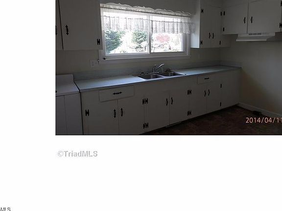 4th image of 145 Lakewood Dr