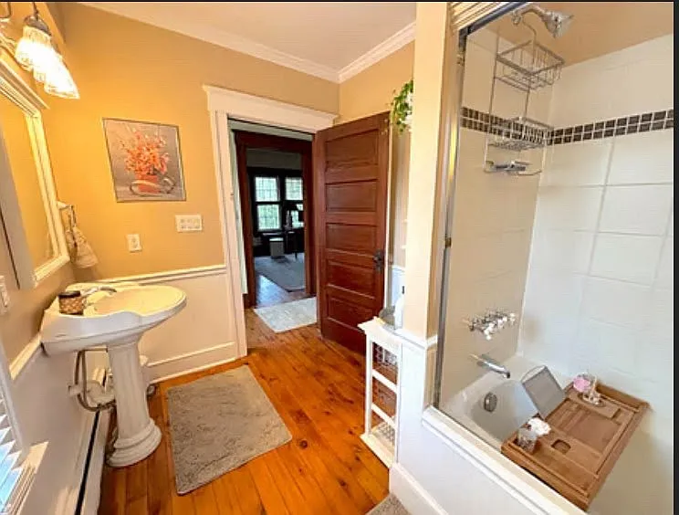 7272 Ontario Center Rd — Photo 1