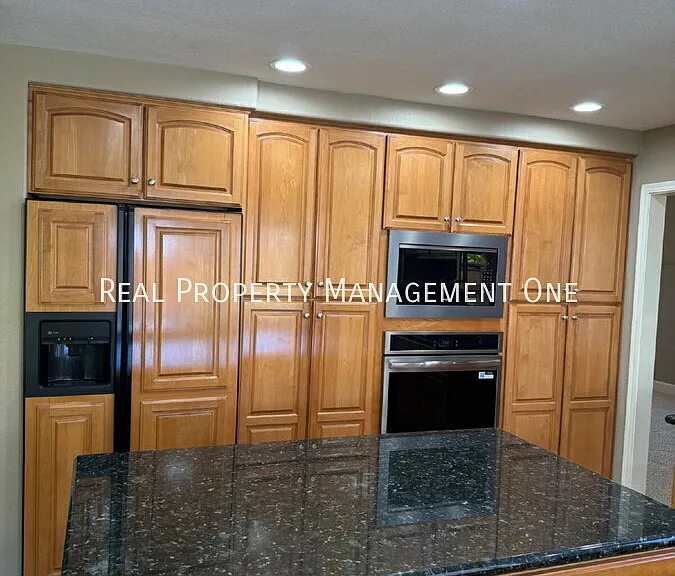 3010 Boardwalk St — Photo 16