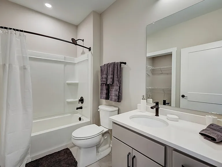 Midpoint Bathroom Tub & Vanity