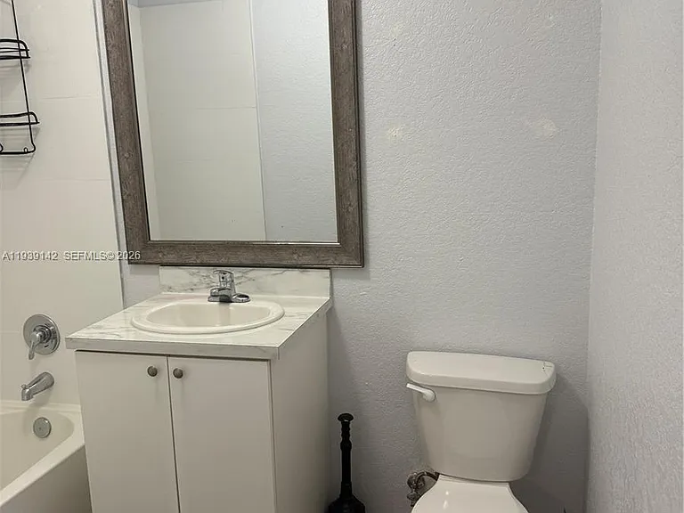 582 SW 2nd Pl — Photo 8