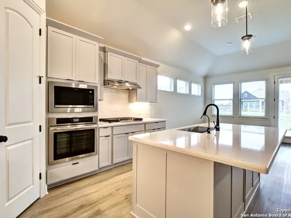 12197 Heartvine Parkway, Schertz, TX 78154