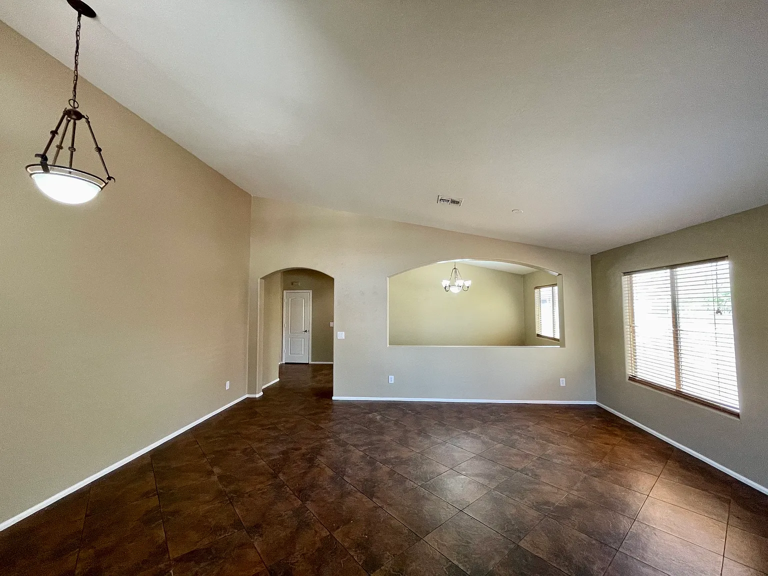 3 bed, 2146 sqft, $1,895 — Photo 3