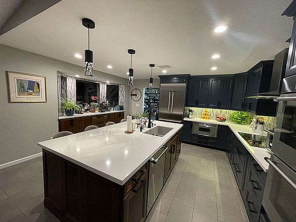4th image of 813 E Brook Hollow Dr