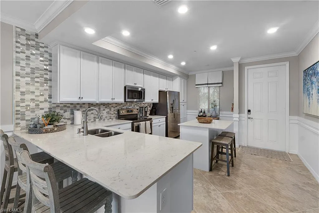 2 bed, 2.0 bath, 1250 sqft, $8,000 — Photo 4