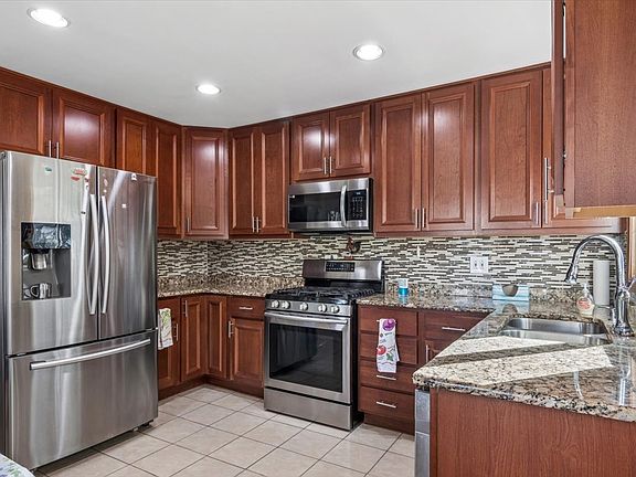 5th image of 7031 W Crain St