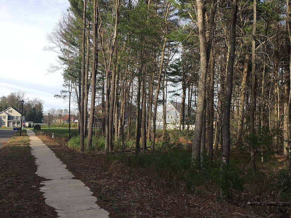 2nd image of 504 Yellowstone Dr