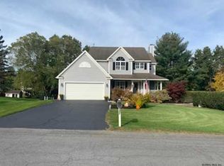 137 Country Walk Rd, Schenectady, NY 12306