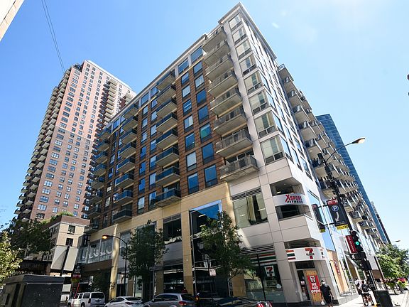 2nd image of 1 E 8th St APT 905