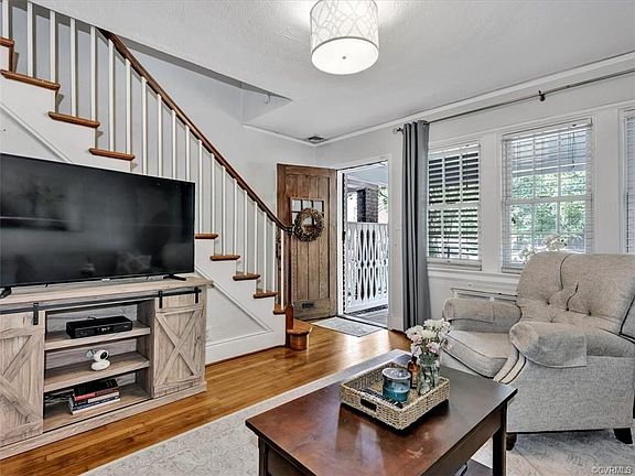 4th image of 2628 Kensington Ave