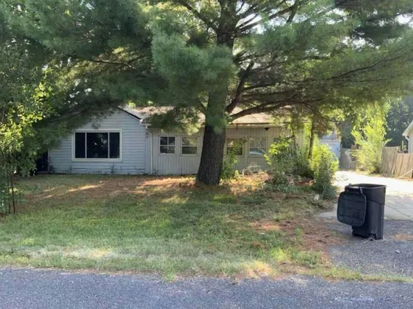 12594 Carter Rd, Pekin, IL 61554