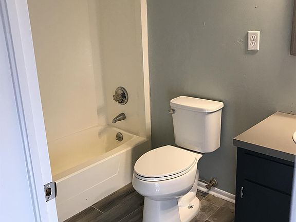 4th image of 14 Oak Forest Dr