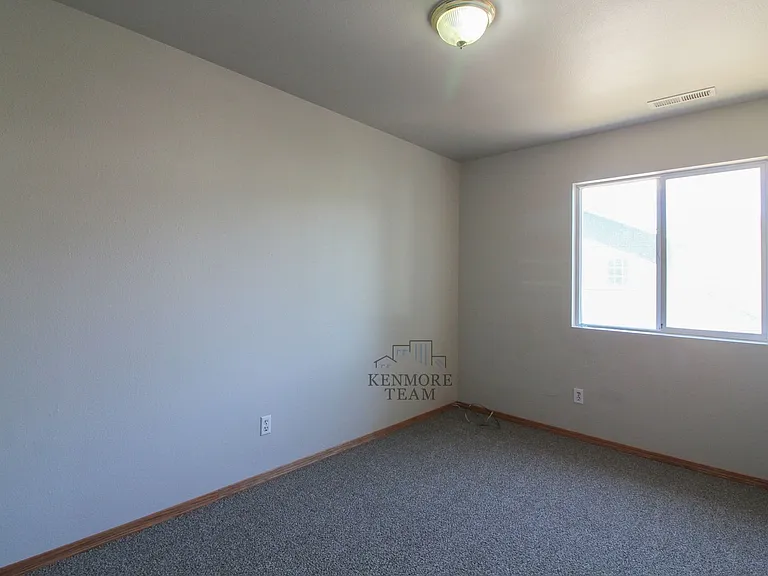 825 S Elm St — Photo 12