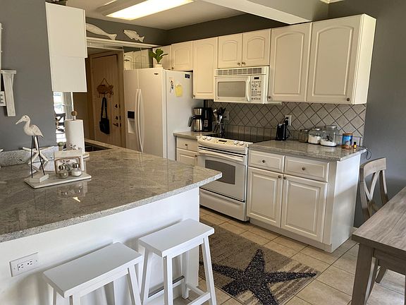2nd image of 558 Driftwood Bay N Unit 99-A