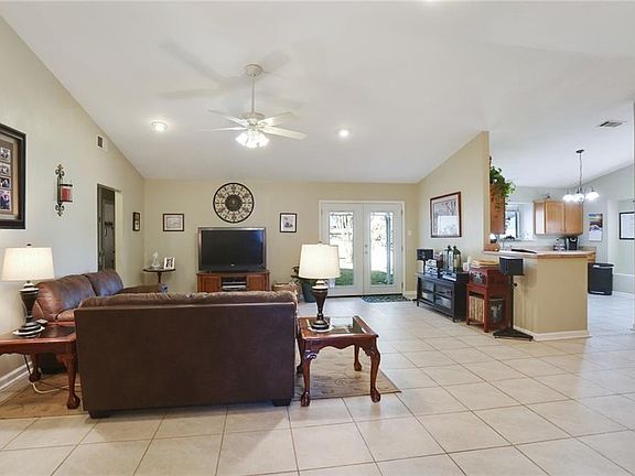 5th image of 936 Ashland Pl W