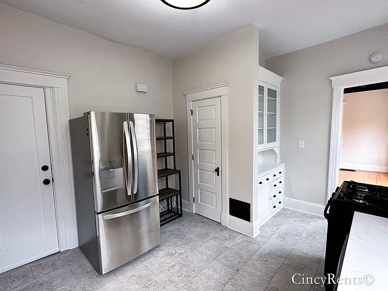 2552 Erie Ave #1 — Photo 10