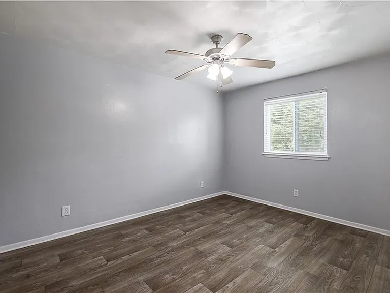 2401 Manor Rd #121 — Photo 12